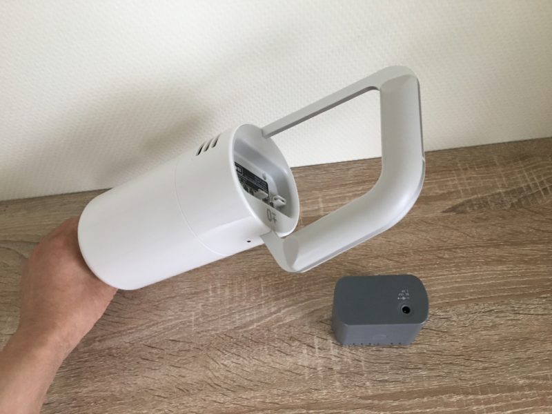 プラスマイナスゼロコードレスクリーナーのバッテリーパックの取り外し
