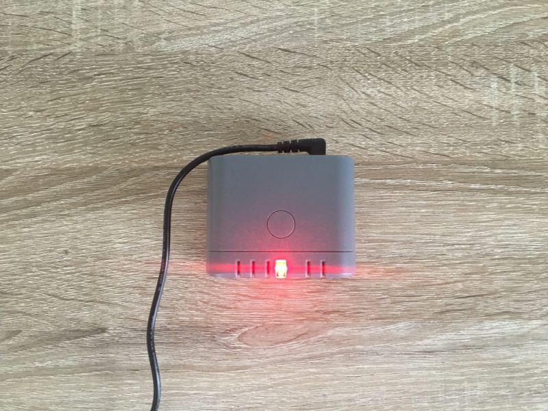 プラスマイナスゼロコードレスクリーナーのバッテリーパックの充電