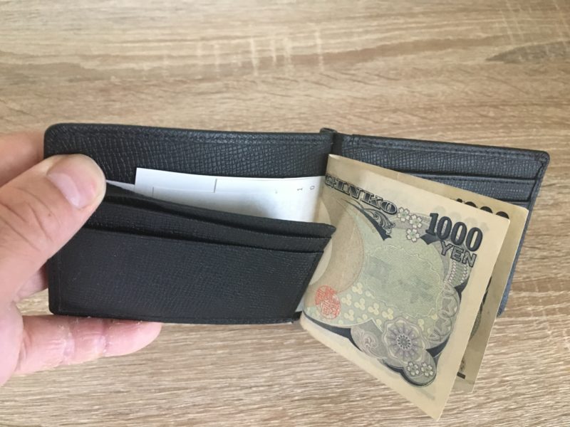 PEYNEマネークリップのお札とレシートを分けた状態