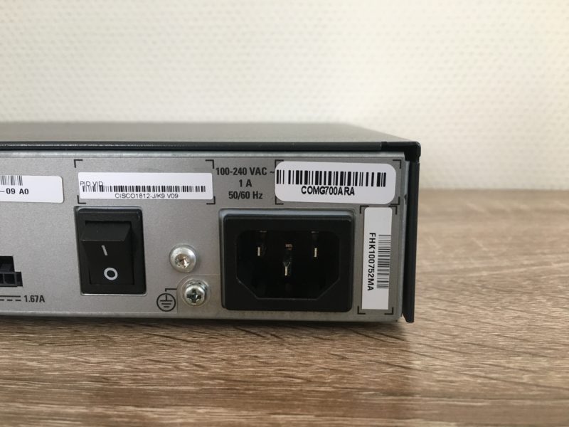 Cisco 1812J 電源ソケット