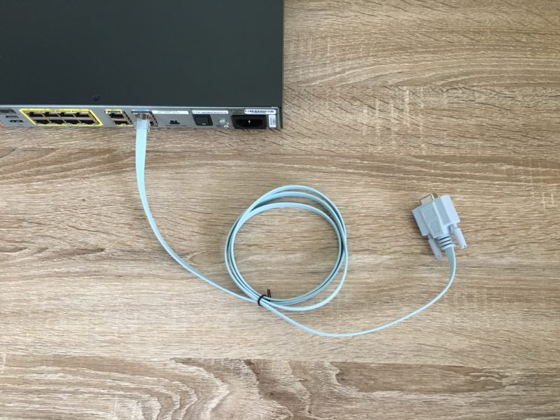 Cisco 1812J コンソールケーブル接続