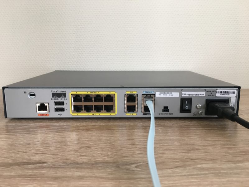 Cisco 1812J ケーブル接続の状態
