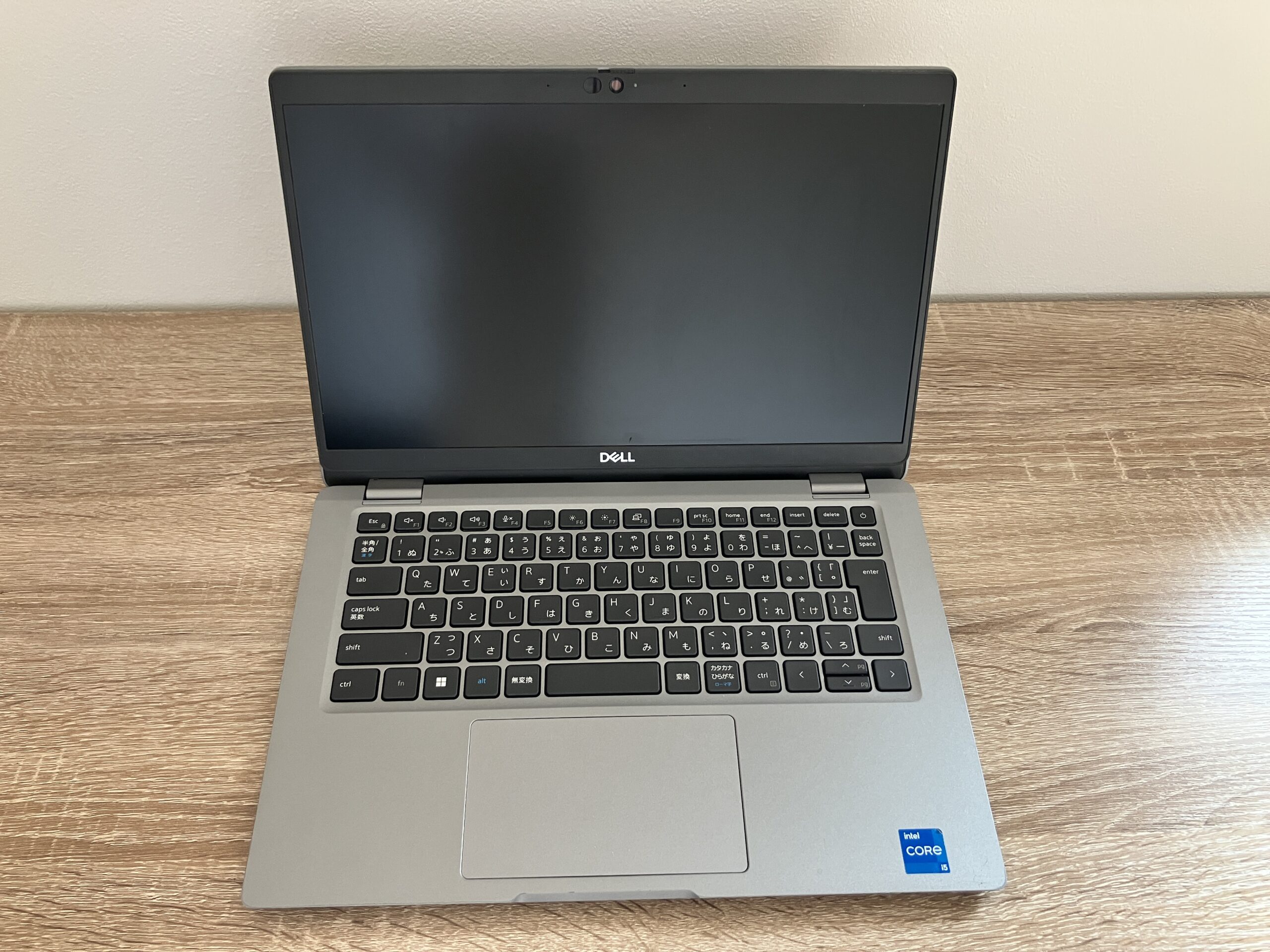 DELL整備済みノートPCの本体正面、整備済み品の外観状態