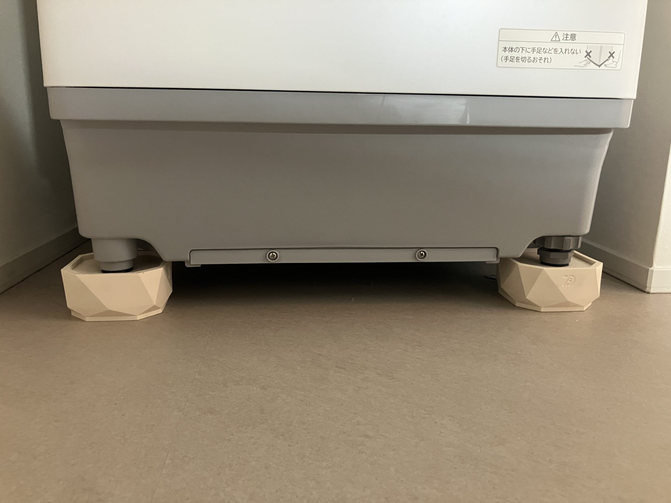あしあげ隊を装着した洗濯機下の全体像