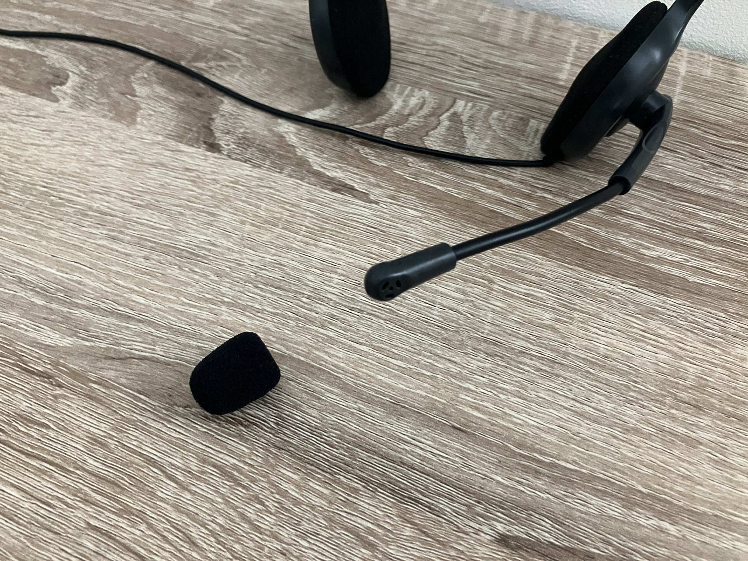 ロジクールH111rのマイクスポンジ部分のクローズアップ