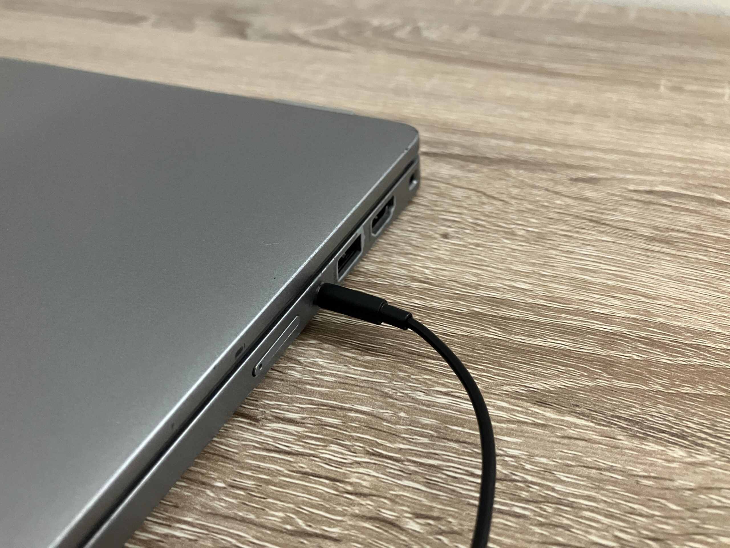 ロジクールH111rの3.5mmオーディオジャック接続部分