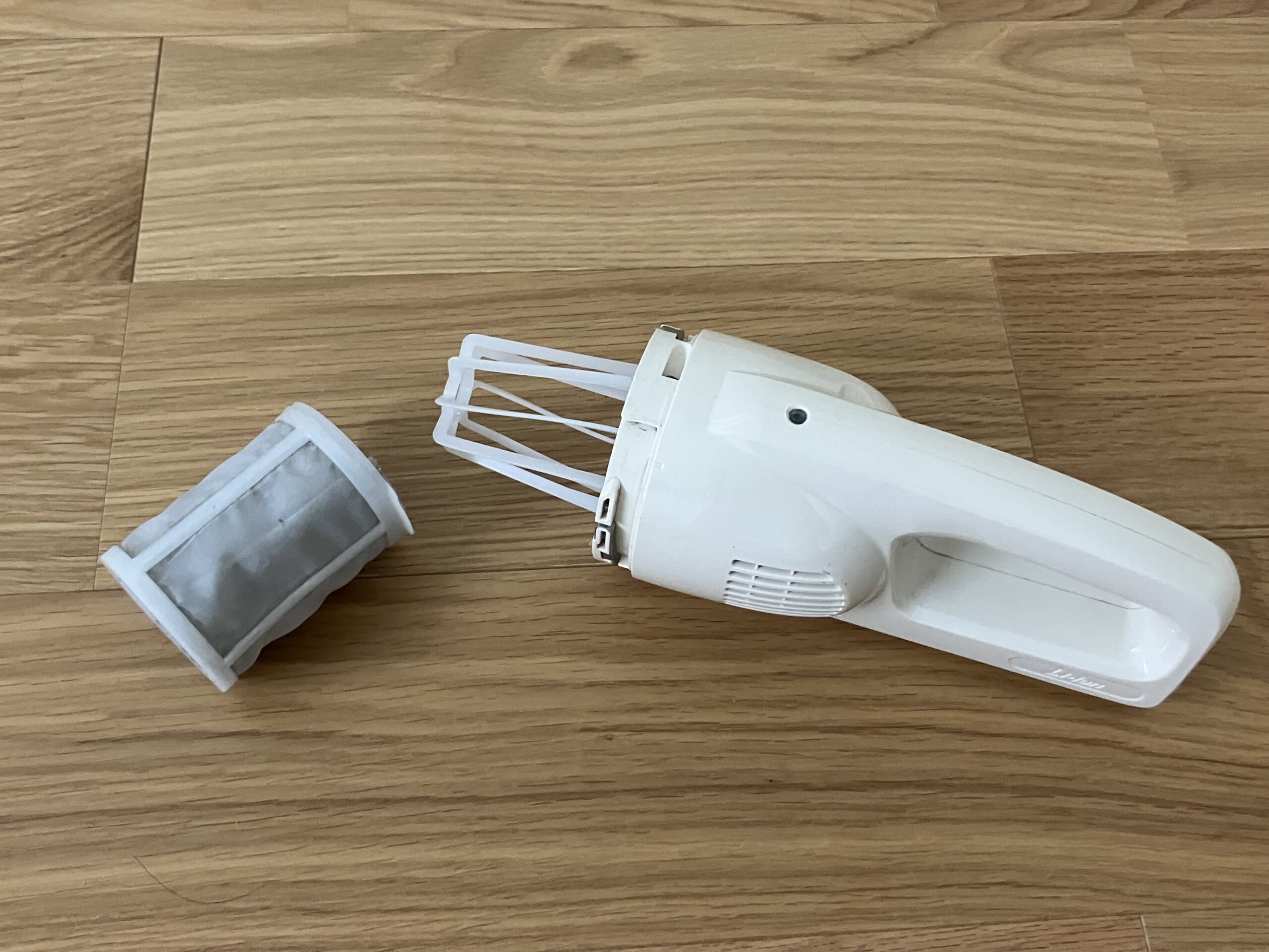 マキタCL116DWIで掃除した後にダストカップに溜まったゴミの様子